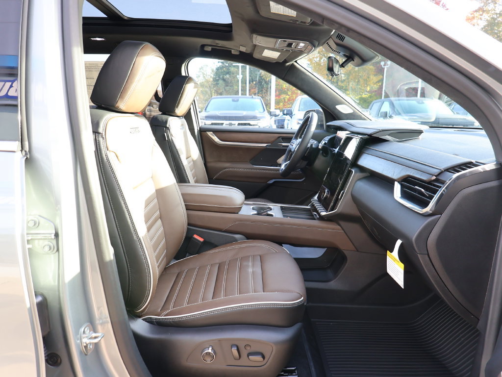 New 2027 GMC Acadia Denali Ultimate w/ LPO, Floor Liner Package AWD/4WD image 39