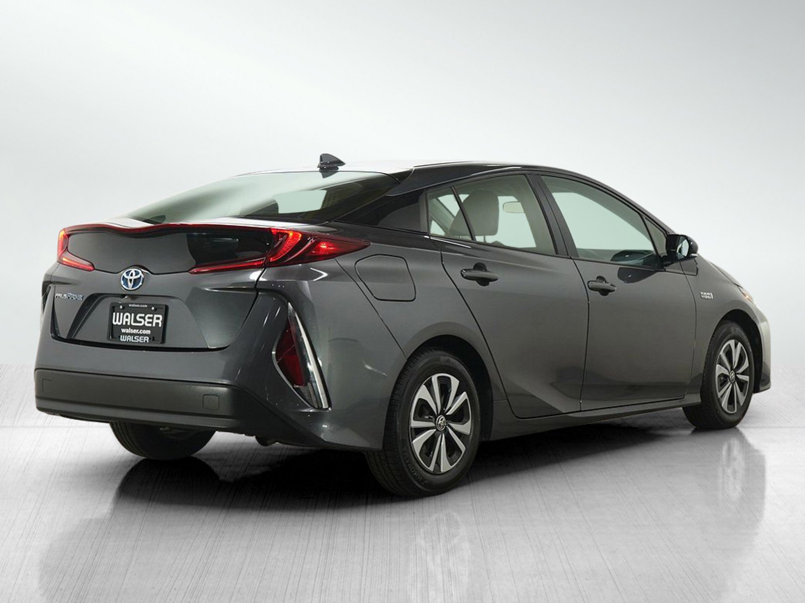 Used 2017 Toyota Prius Prime Premium image 5
