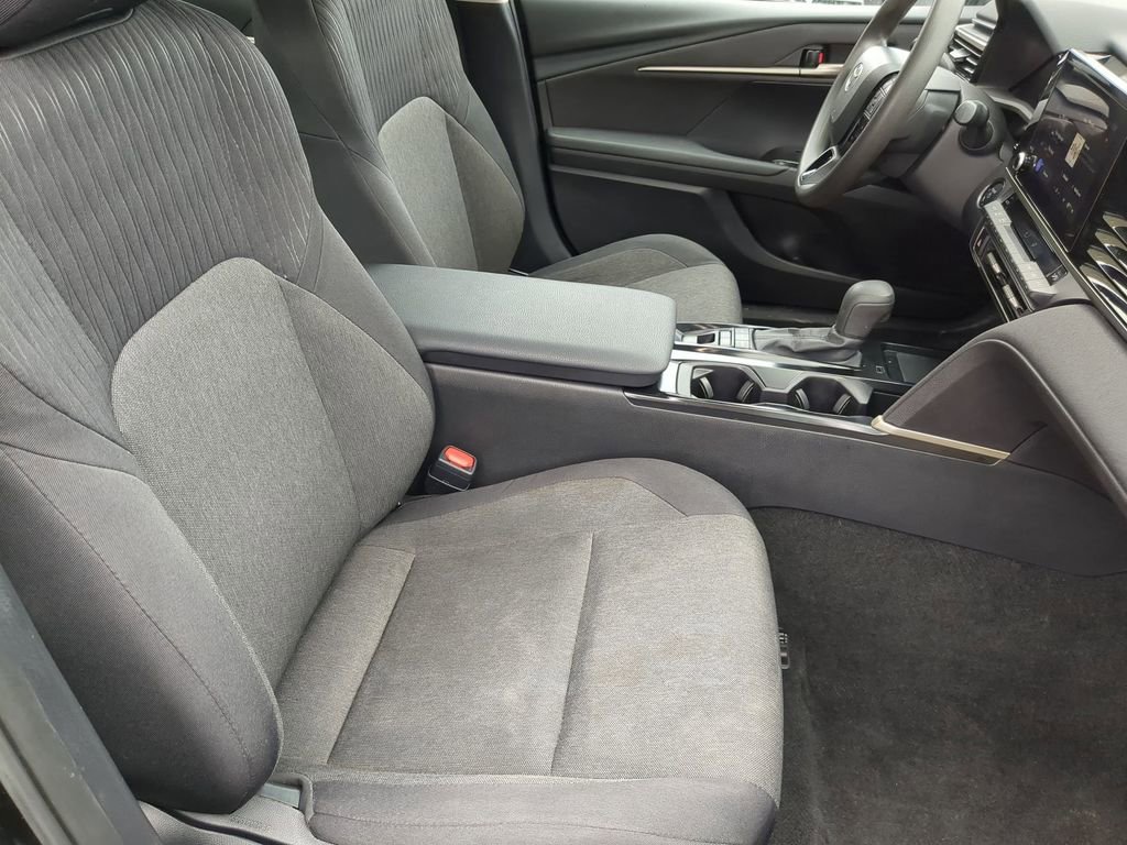 Used 2025 Toyota Camry LE image 30