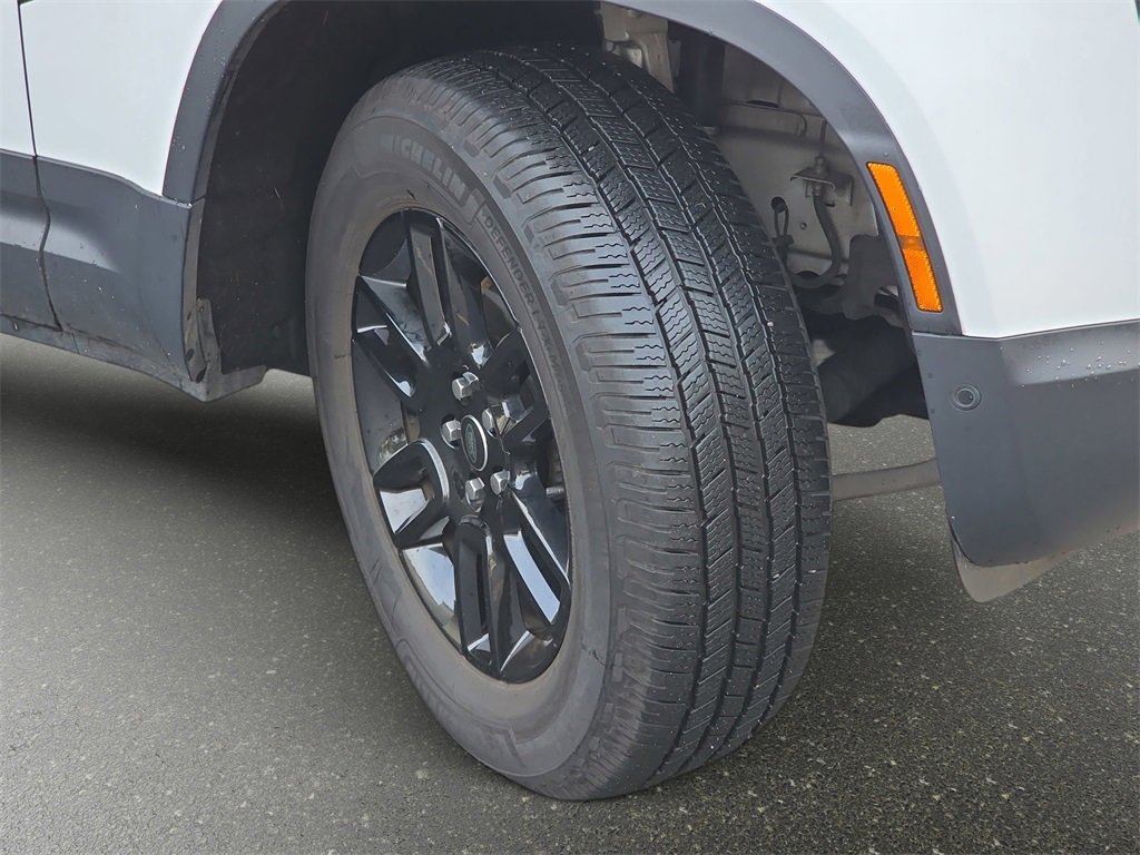 Used 2025 Land Rover Defender 110 S image 33