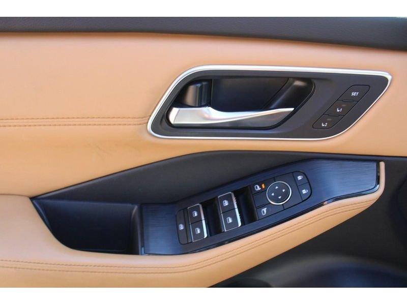 Used 2021 Nissan Rogue Platinum image 18