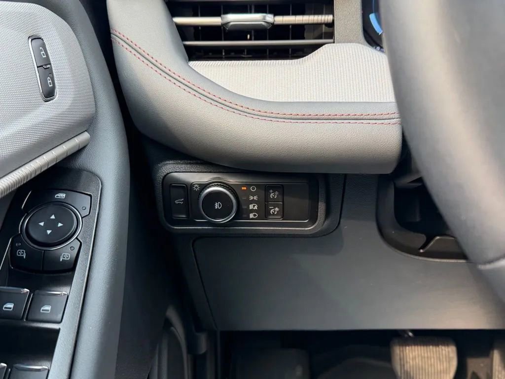 New 2026 Ford Explorer Active image 29