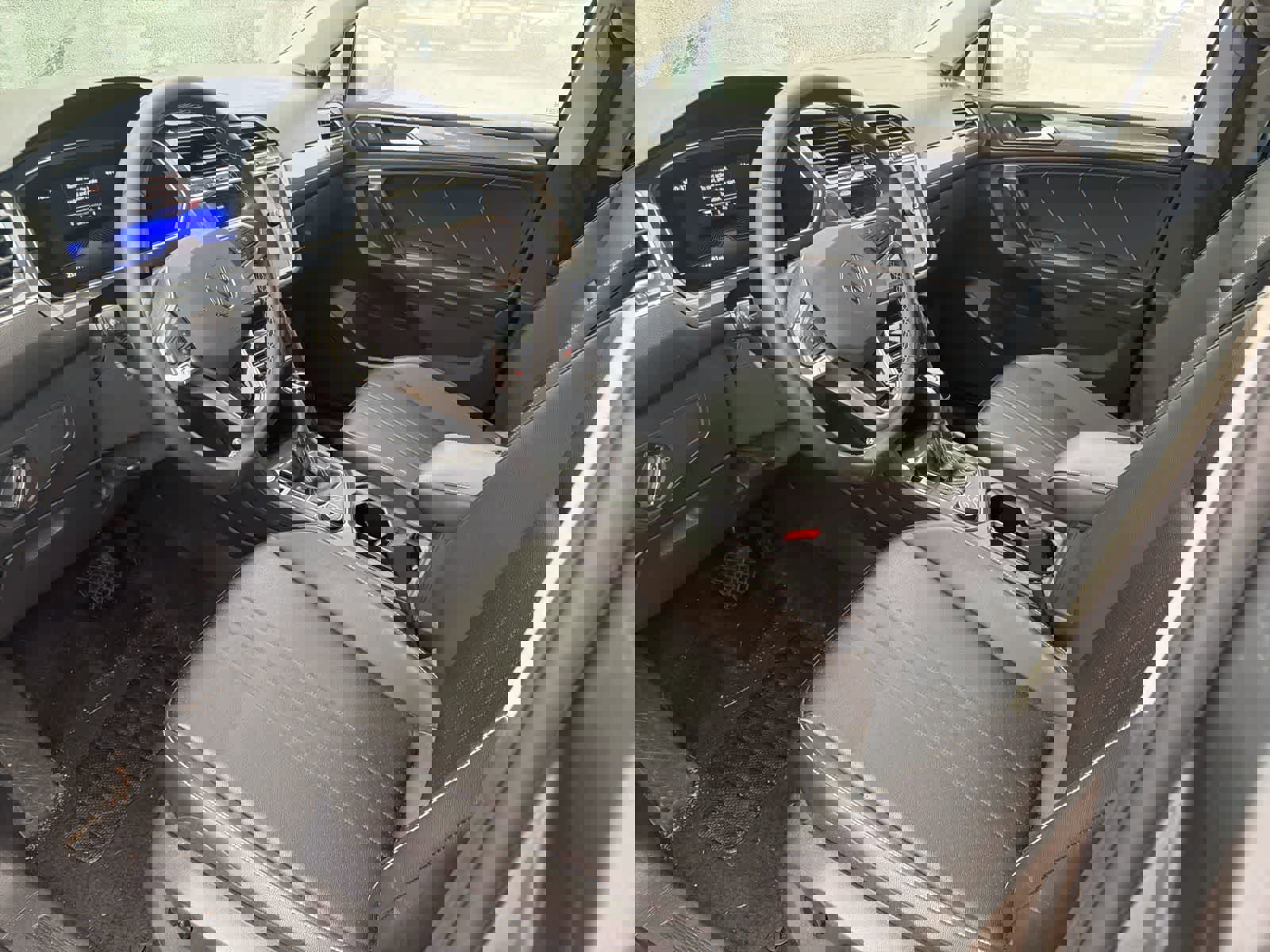 Used 2022 Volkswagen Tiguan SE w/ Panoramic Sunroof Package image 10