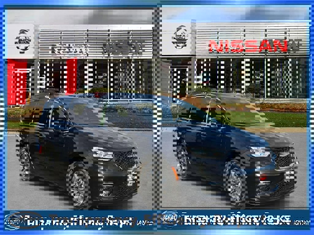 Used 2023 Chrysler Pacifica Touring-L