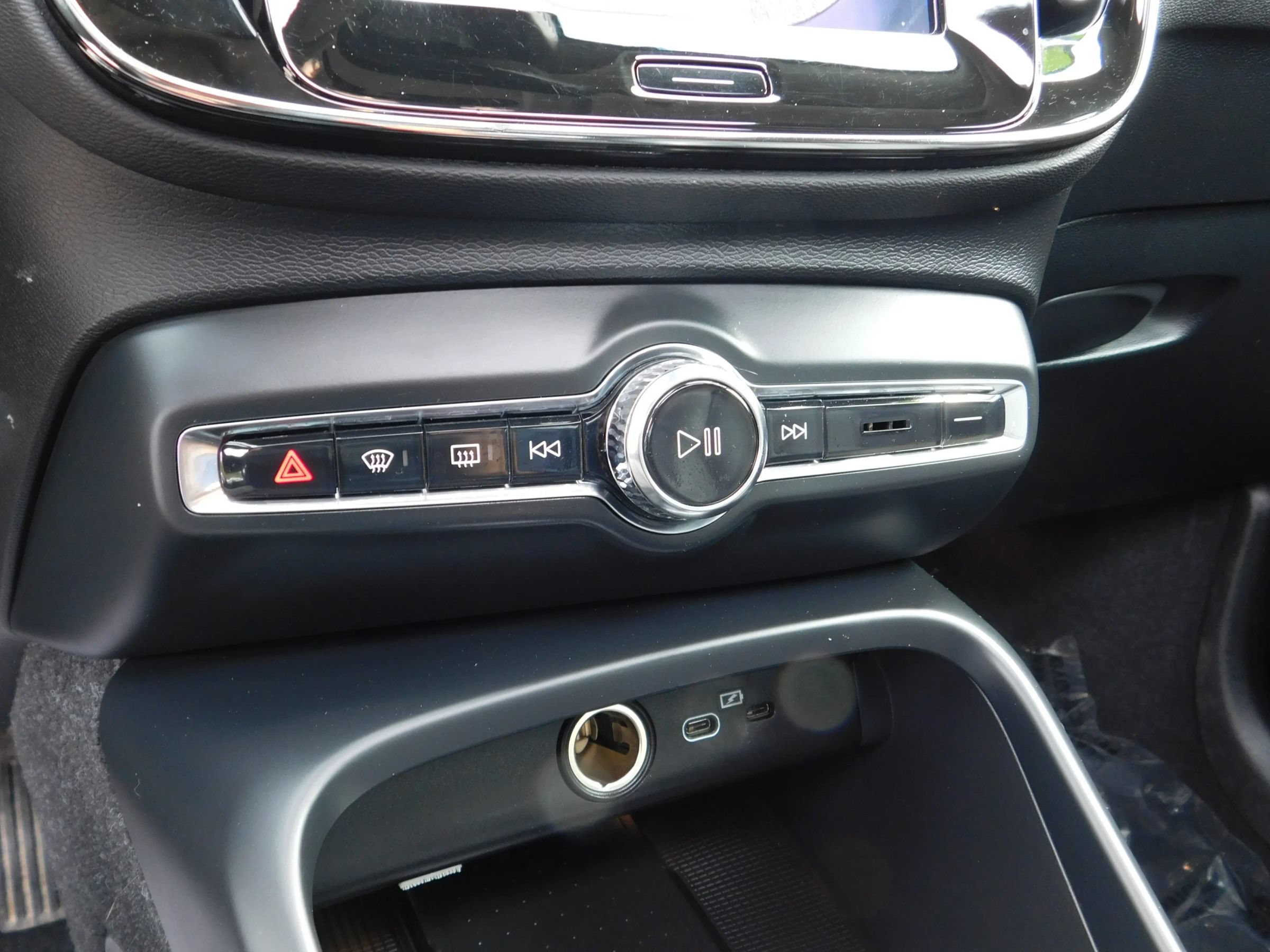 Used 2023 Volvo XC40 B5 Plus w/ Driver Assist Package AWD/4WD image 21