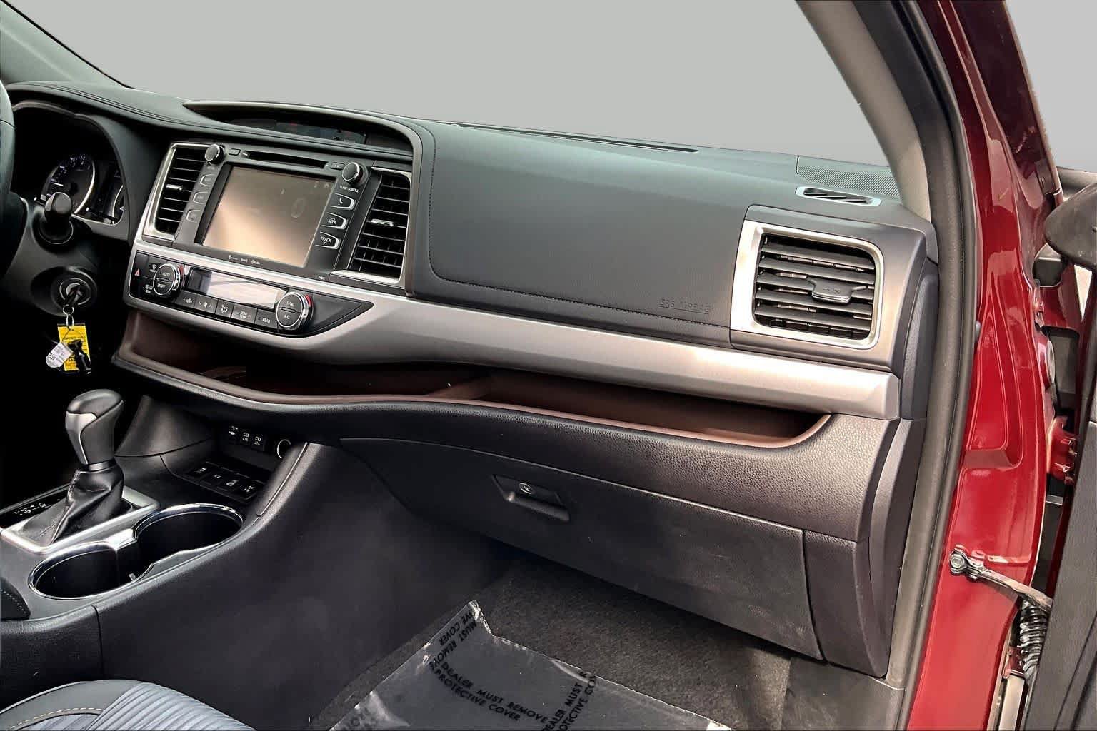 Used 2019 Toyota Highlander Plus AWD/4WD image 15