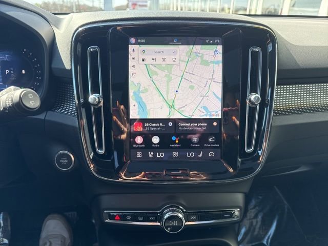 Certified 2025 Volvo XC40 B5 Plus image 23