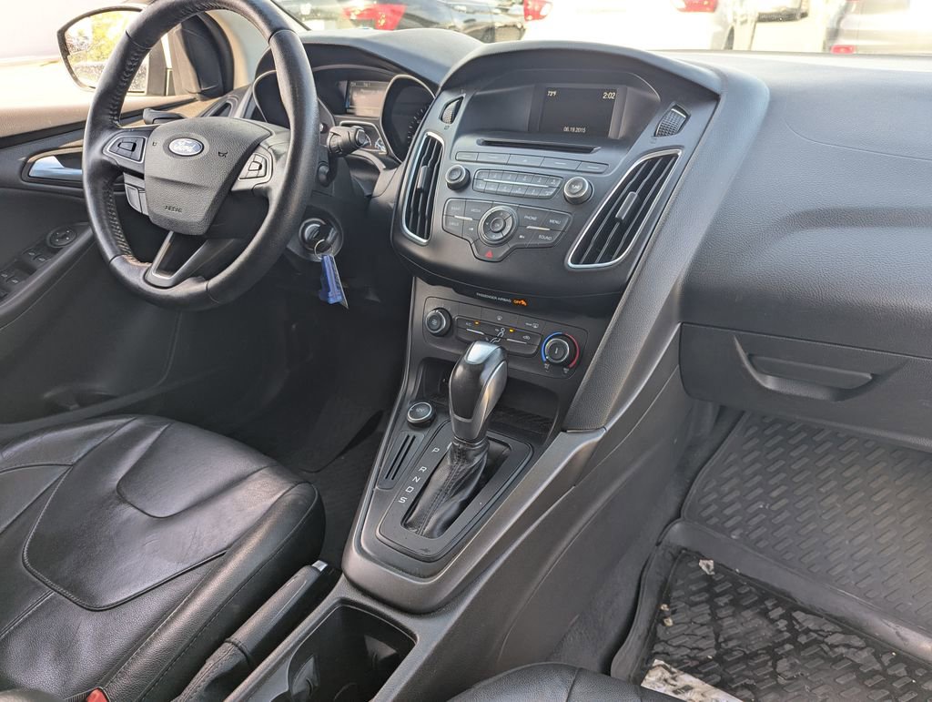 Used 2015 Ford Focus SE w/ Equipment Group 201A FWD image 31