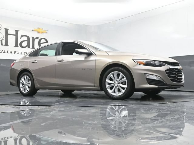 Used 2025 Chevrolet Malibu LT FWD image 2