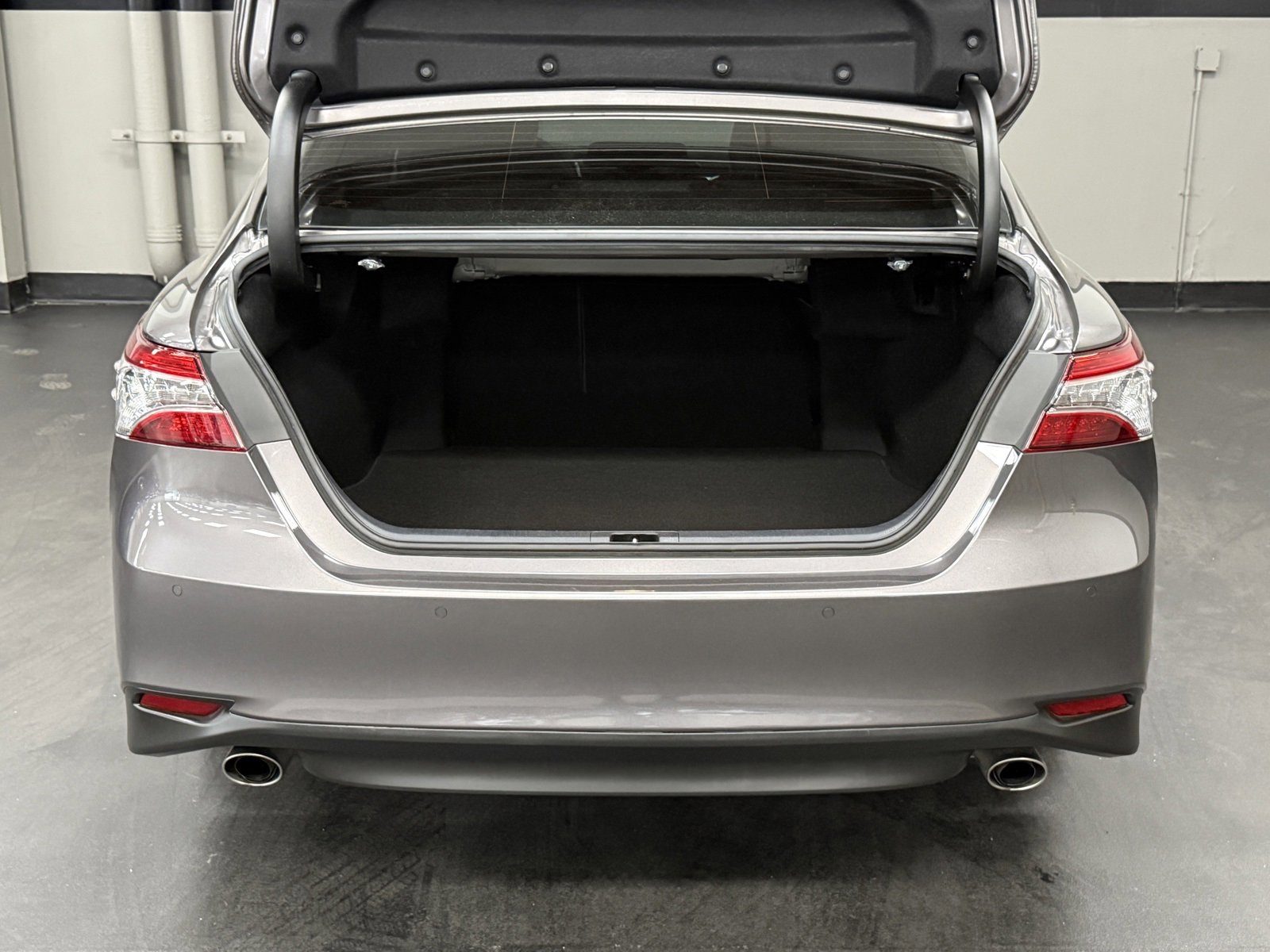 Used 2020 Toyota Camry XLE image 16