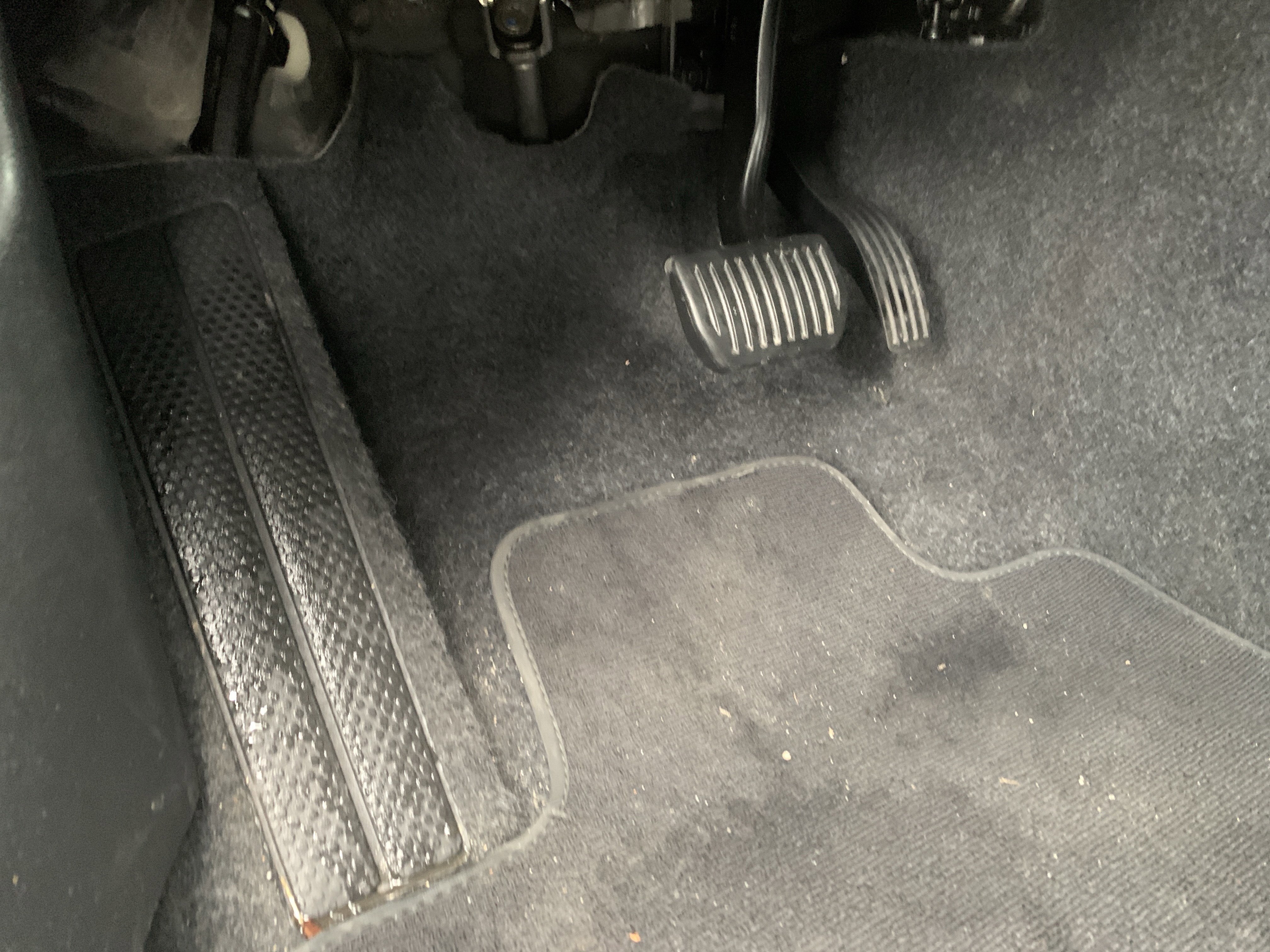 Used 2025 Volvo XC40 B5 Core image 16