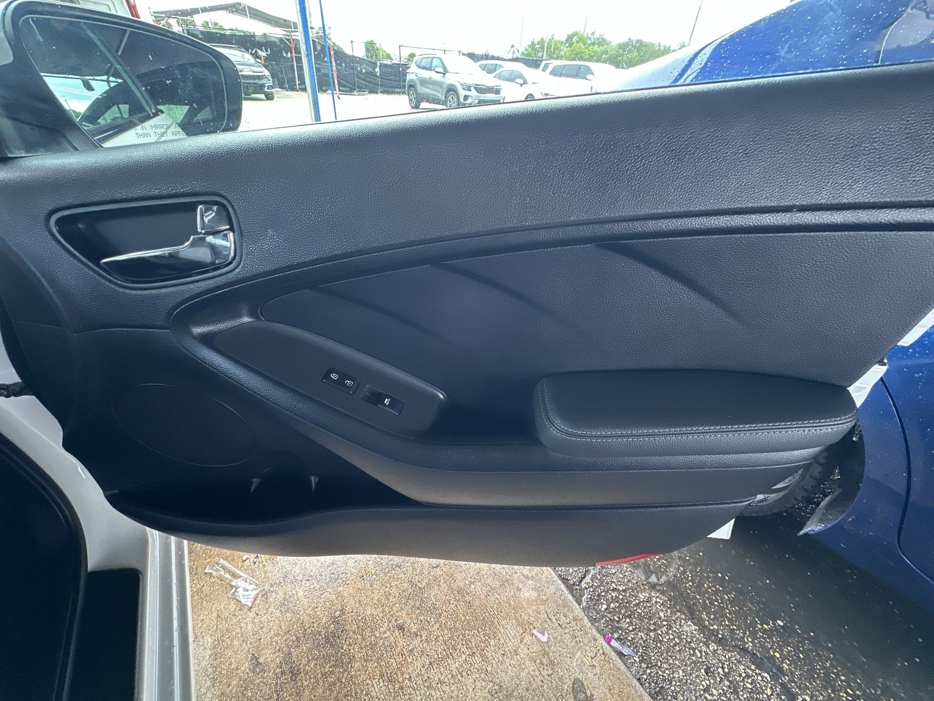 Certified 2017 Kia Forte S w/ S Technology Package image 29