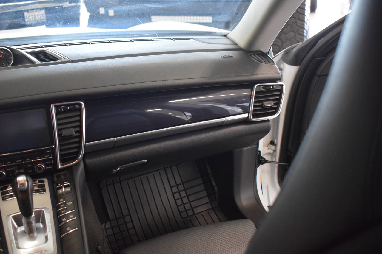 Used 2014 Porsche Panamera 4 image 44