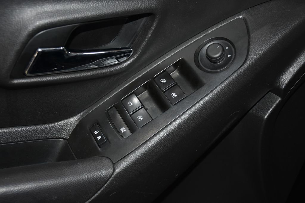 Used 2020 Chevrolet Trax LS w/ Tint and Cruise Package FWD image 23