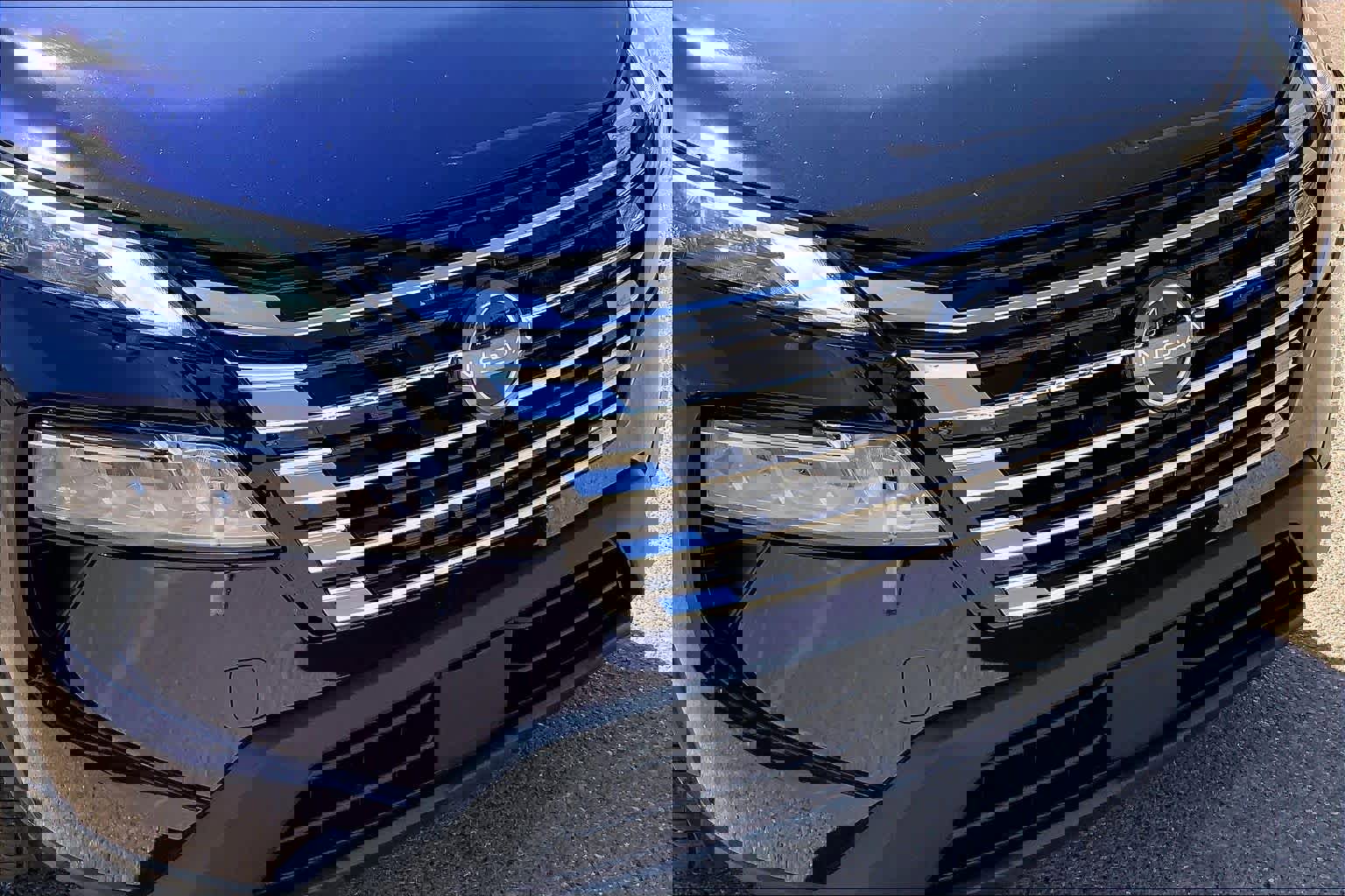 Used 2024 Nissan Rogue SV image 30