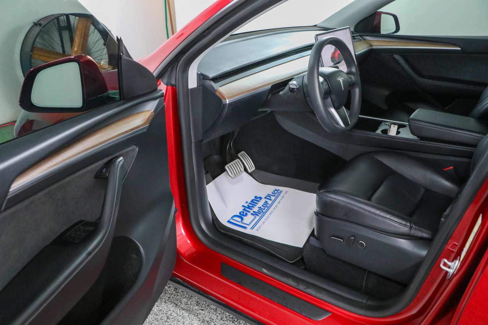 Used 2024 Tesla Model Y Performance AWD/4WD image 3