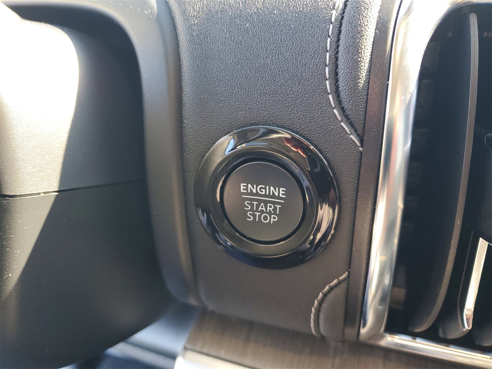 Certified 2025 Ford Expedition Platinum w/ Platinum Ultimate Package image 31