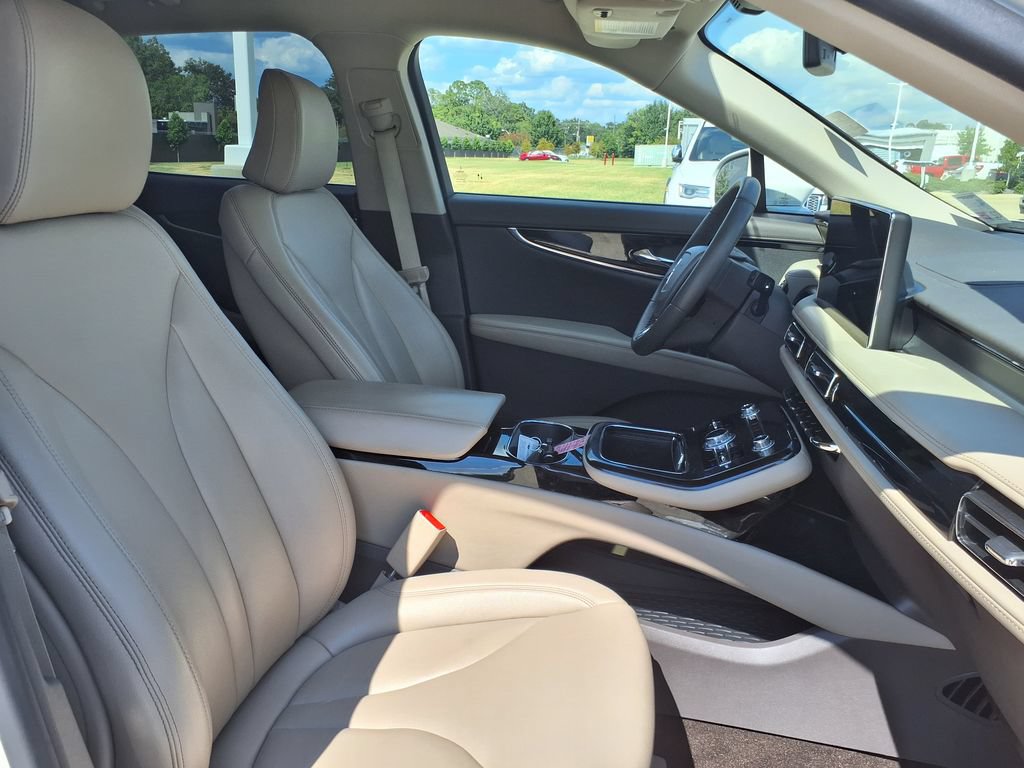 Used 2022 Lincoln Nautilus FWD w/ Premium Package image 24