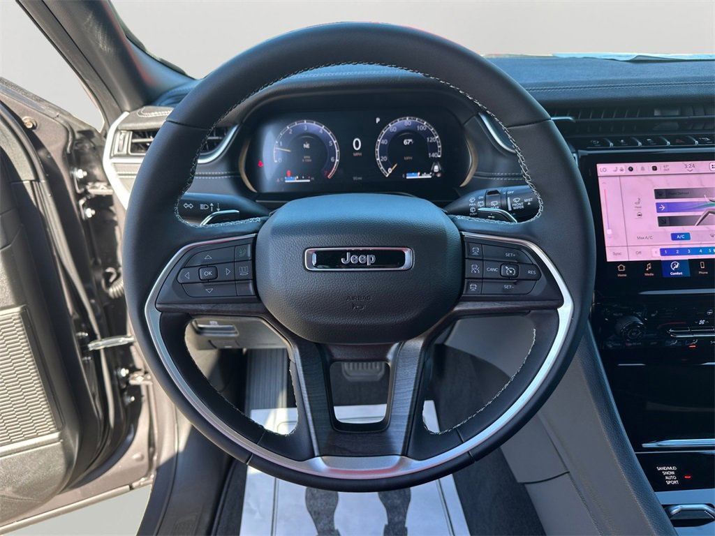 New 2025 Jeep Grand Cherokee Limited w/ Black Appearance Package image 19