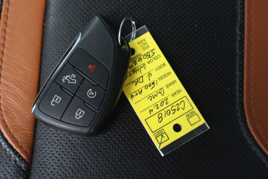 Used 2022 GMC Sierra 1500 AT4 w/ AT4 Premium Package image 27