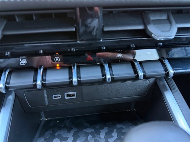 Used 2024 Chevrolet Colorado LT image 23