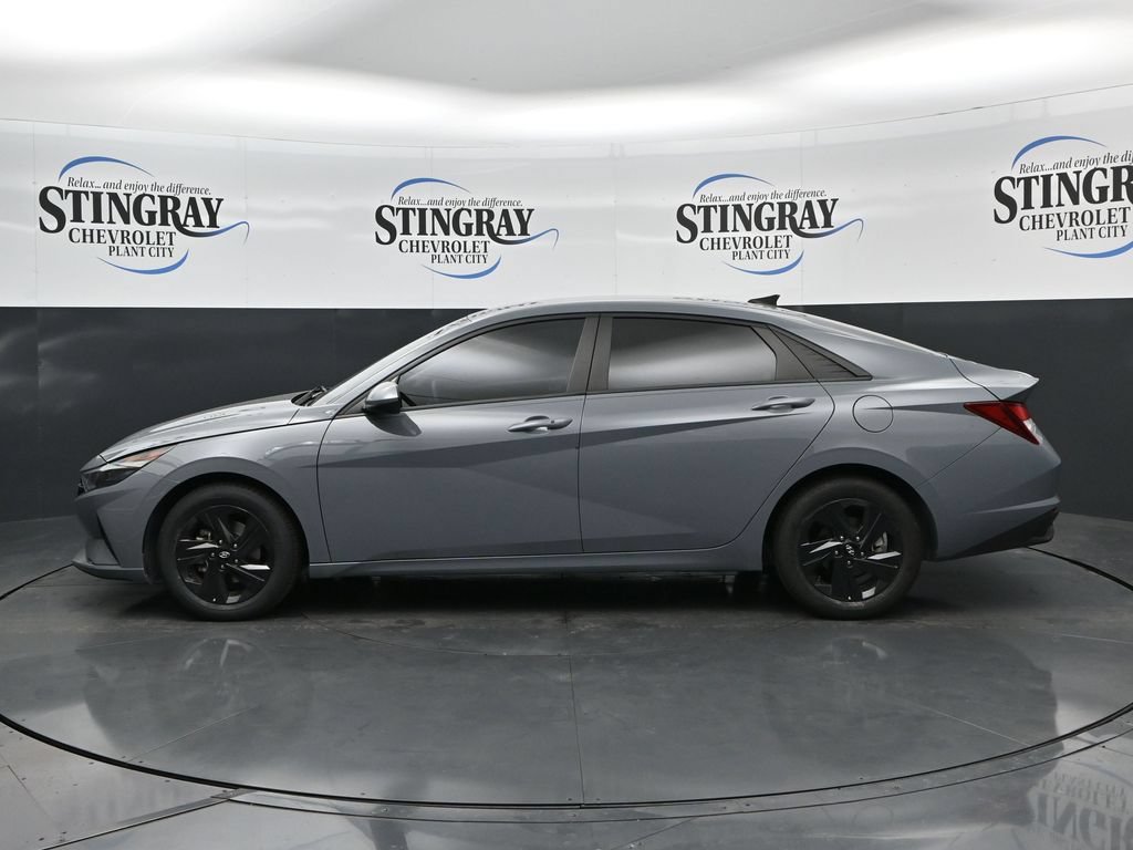 Used 2023 Hyundai Elantra SEL w/ Preferred Accessory Package FWD image 4