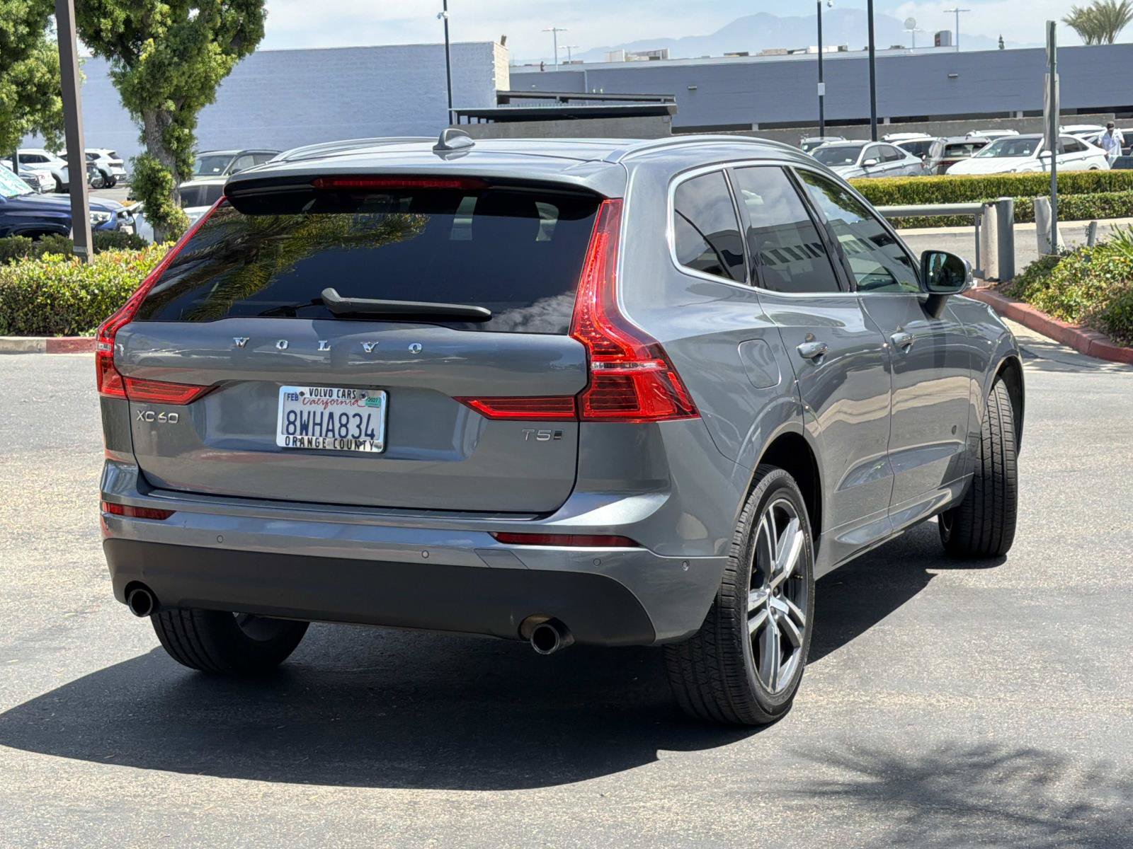 Used 2018 Volvo XC60 T5 Momentum w/ Convenience Package AWD/4WD image 5