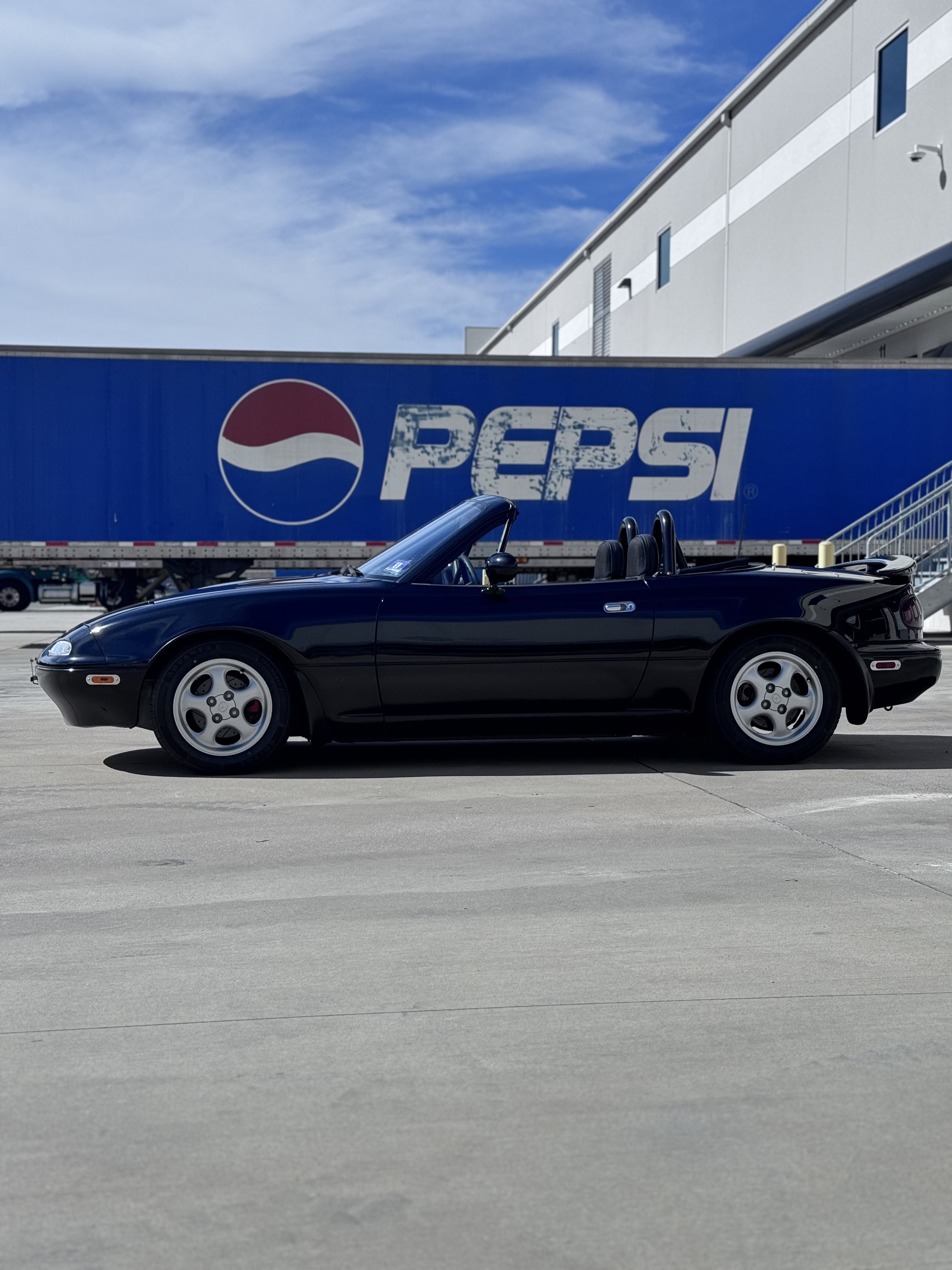 Used 1996 MAZDA MX-5 Miata RWD image 5
