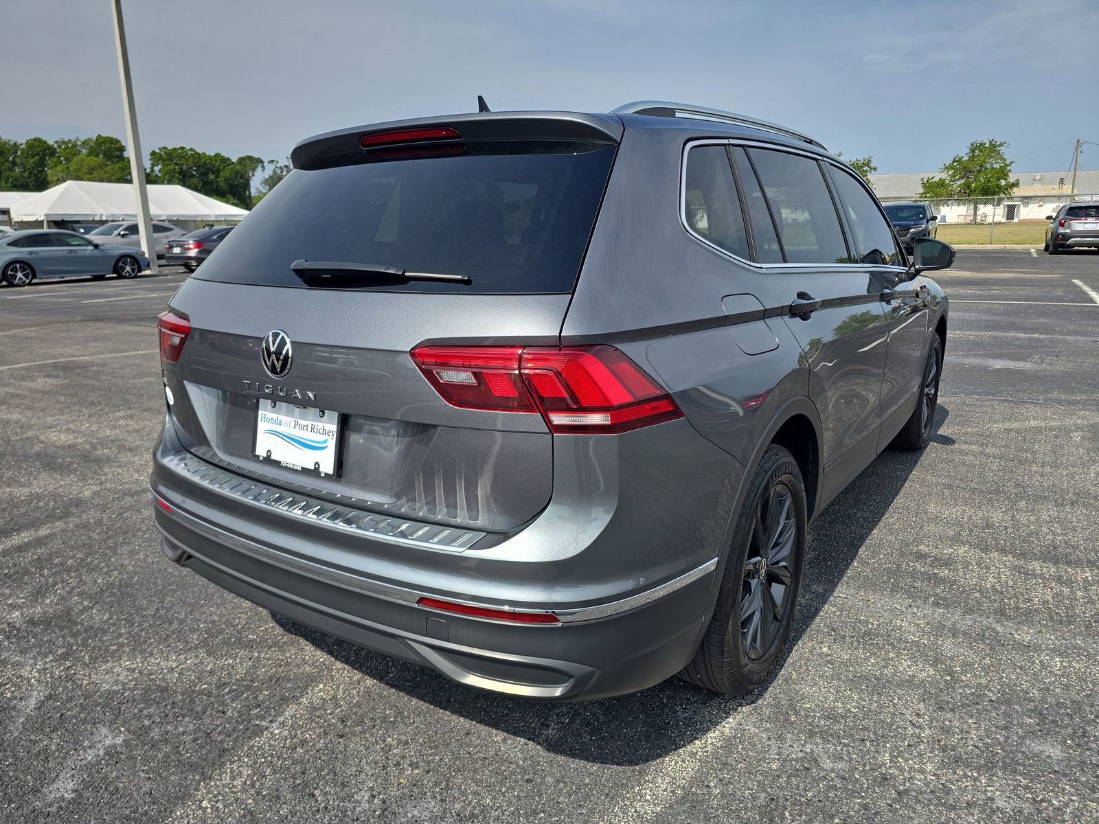 Used 2024 Volkswagen Tiguan SE FWD image 4