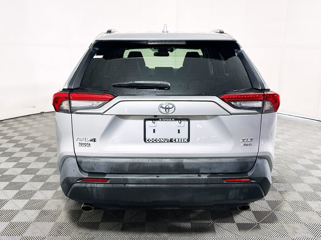 Used 2022 Toyota RAV4 XLE Premium AWD/4WD image 4
