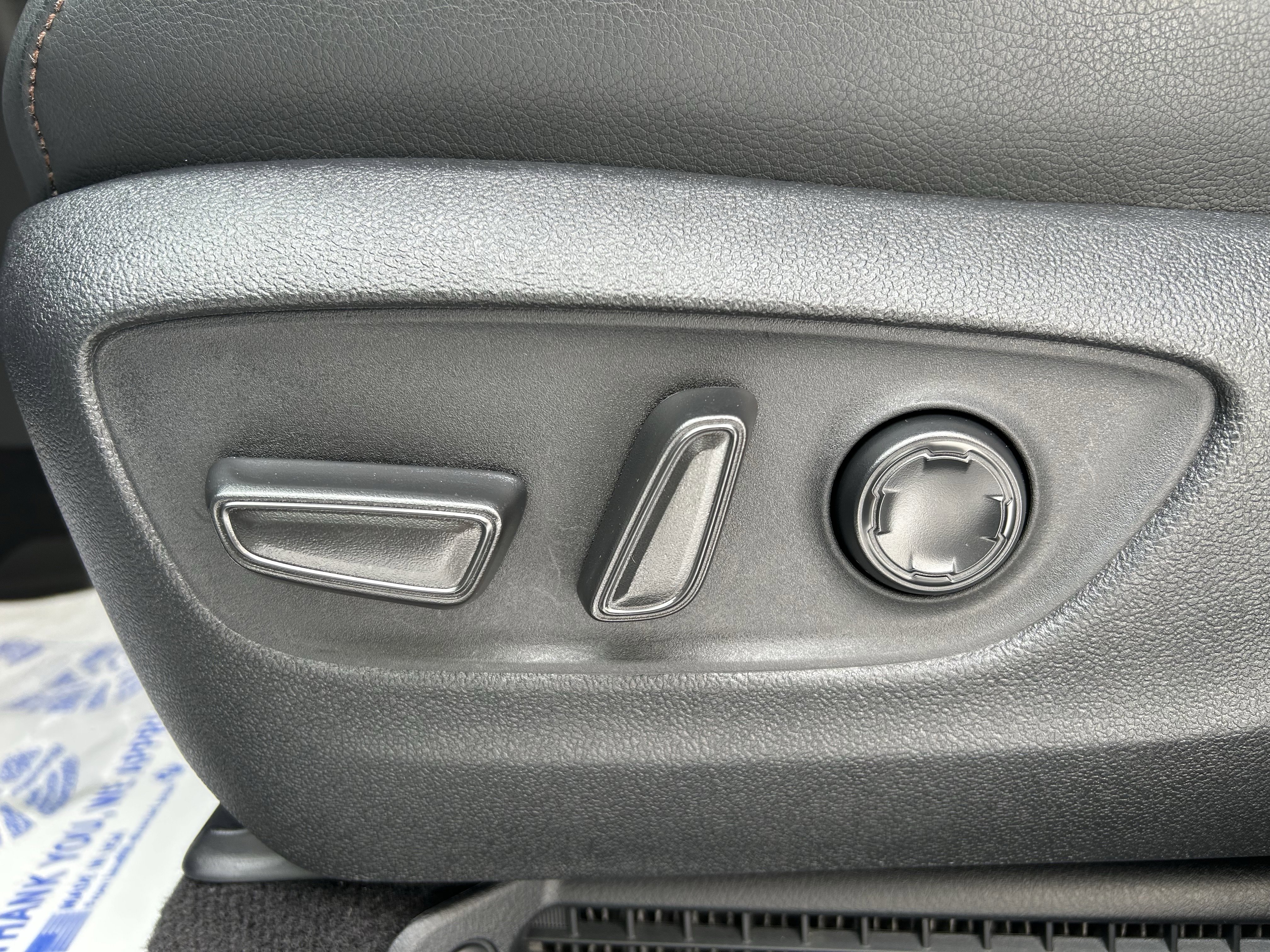 Used 2025 Toyota Sienna Limited image 15