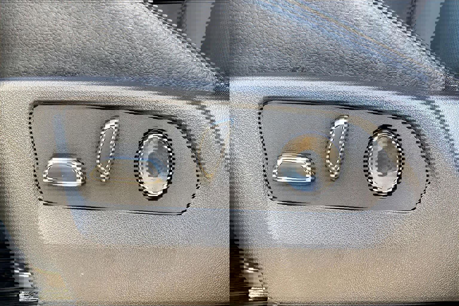 Used 2025 GMC Yukon Denali w/ LPO, Floor Liner Package image 32