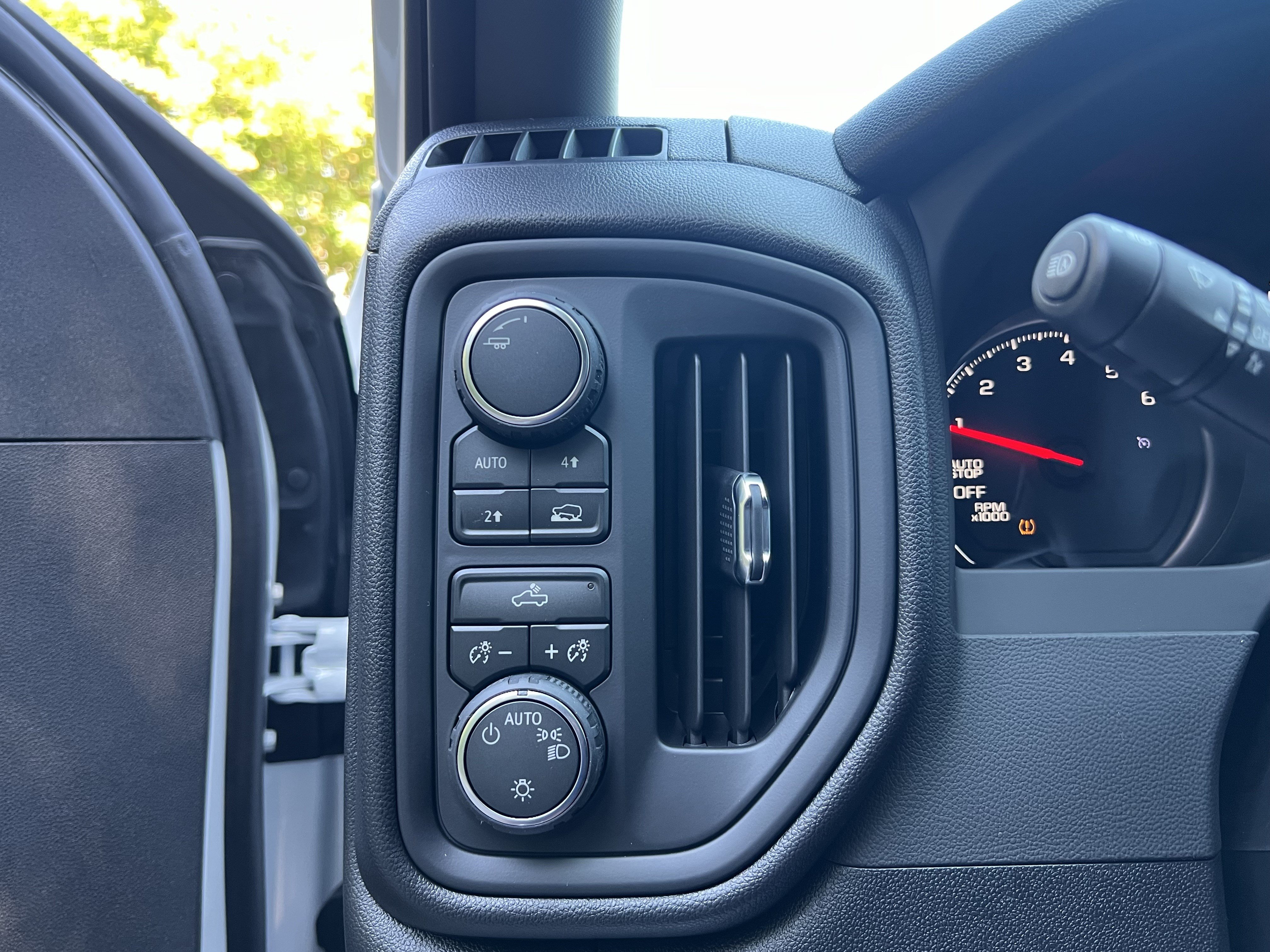 New 2026 Chevrolet Silverado 1500 Custom w/ Turbomax Blackout Package AWD/4WD image 18