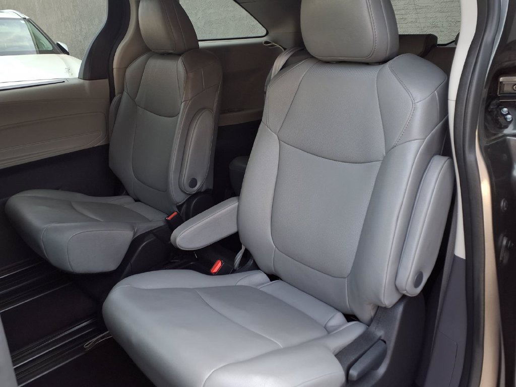 Certified 2024 Toyota Sienna XLE FWD image 22