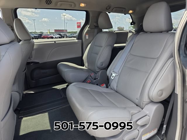 Used 2018 Toyota Sienna XLE w/ XLE Navigation Package FWD image 11