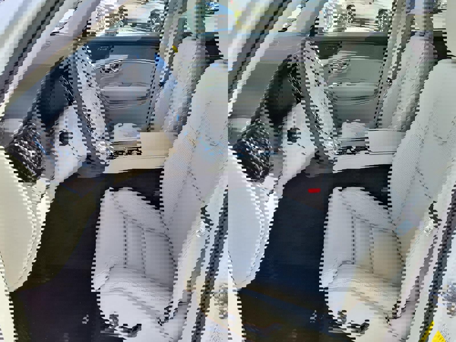 New 2026 Volvo XC90 B6 Ultra w/ Lounge Package image 14