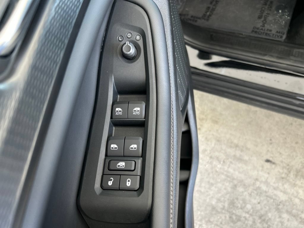 Used 2025 Jeep Grand Cherokee Laredo AWD/4WD image 36