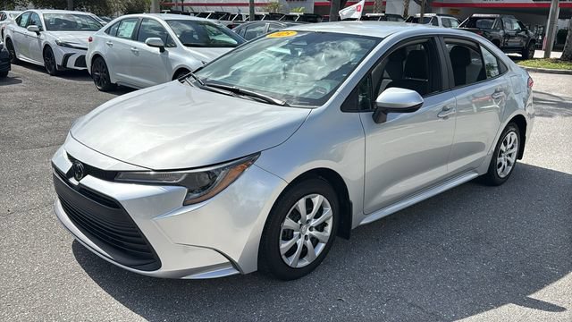 Certified 2025 Toyota Corolla LE FWD image 3
