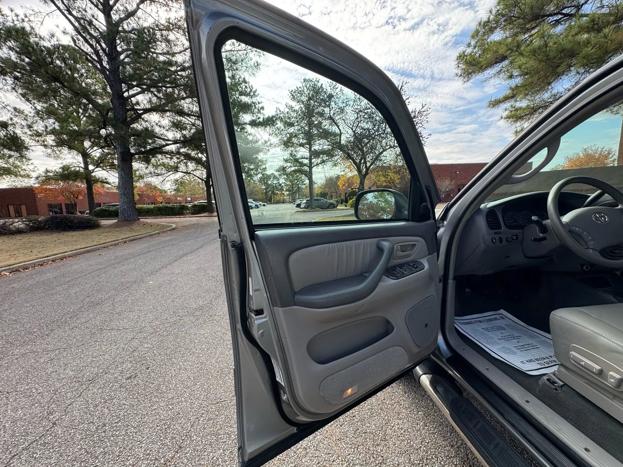 Used 2004 Toyota Sequoia Limited image 29