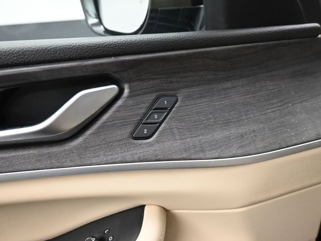 Used 2023 Jeep Grand Cherokee Limited AWD/4WD image 30