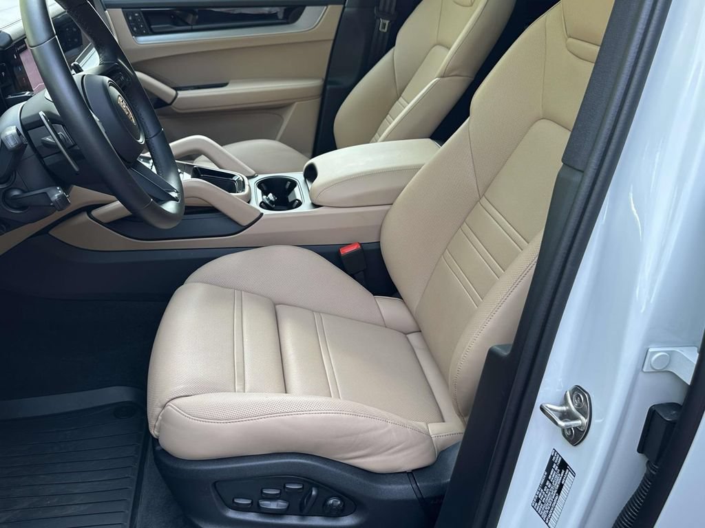 Certified 2026 Porsche Cayenne AWD/4WD image 12