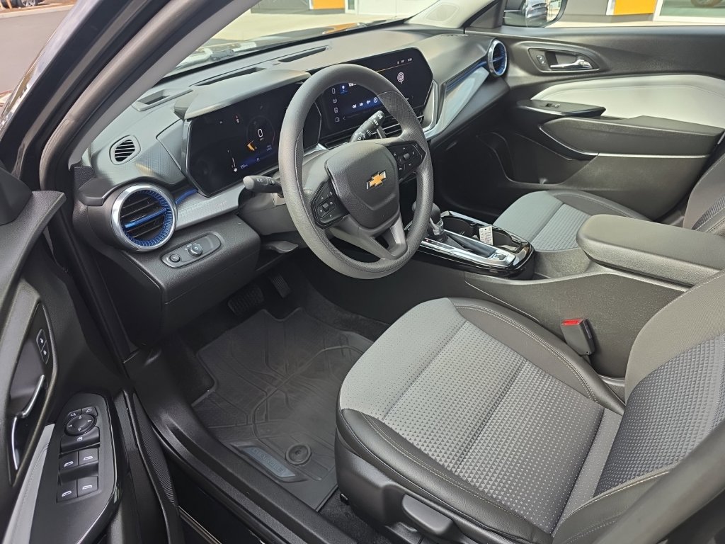 Used 2024 Chevrolet Trax LT FWD image 13