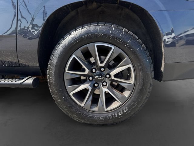 Certified 2022 Chevrolet Suburban Z71 w/ Luxury Package AWD/4WD image 7