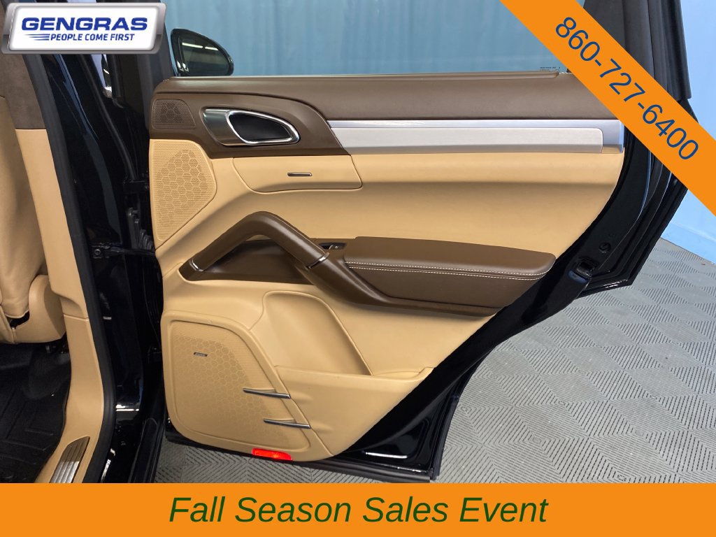 Used 2015 Porsche Cayenne Turbo AWD/4WD image 41