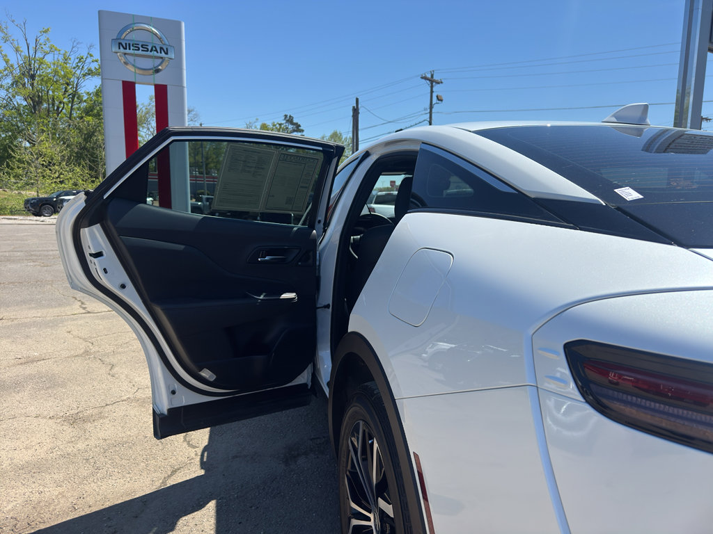 Used 2023 Toyota Crown Limited image 19