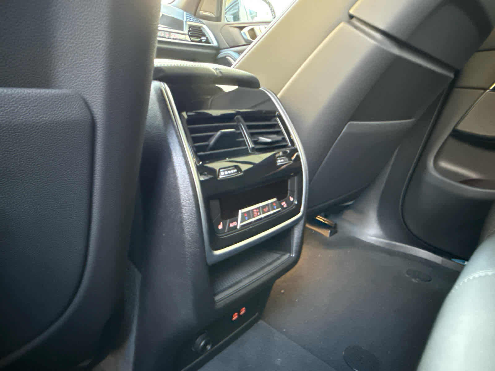 New 2026 BMW X5 xDrive50e w/ M Sport Package image 17