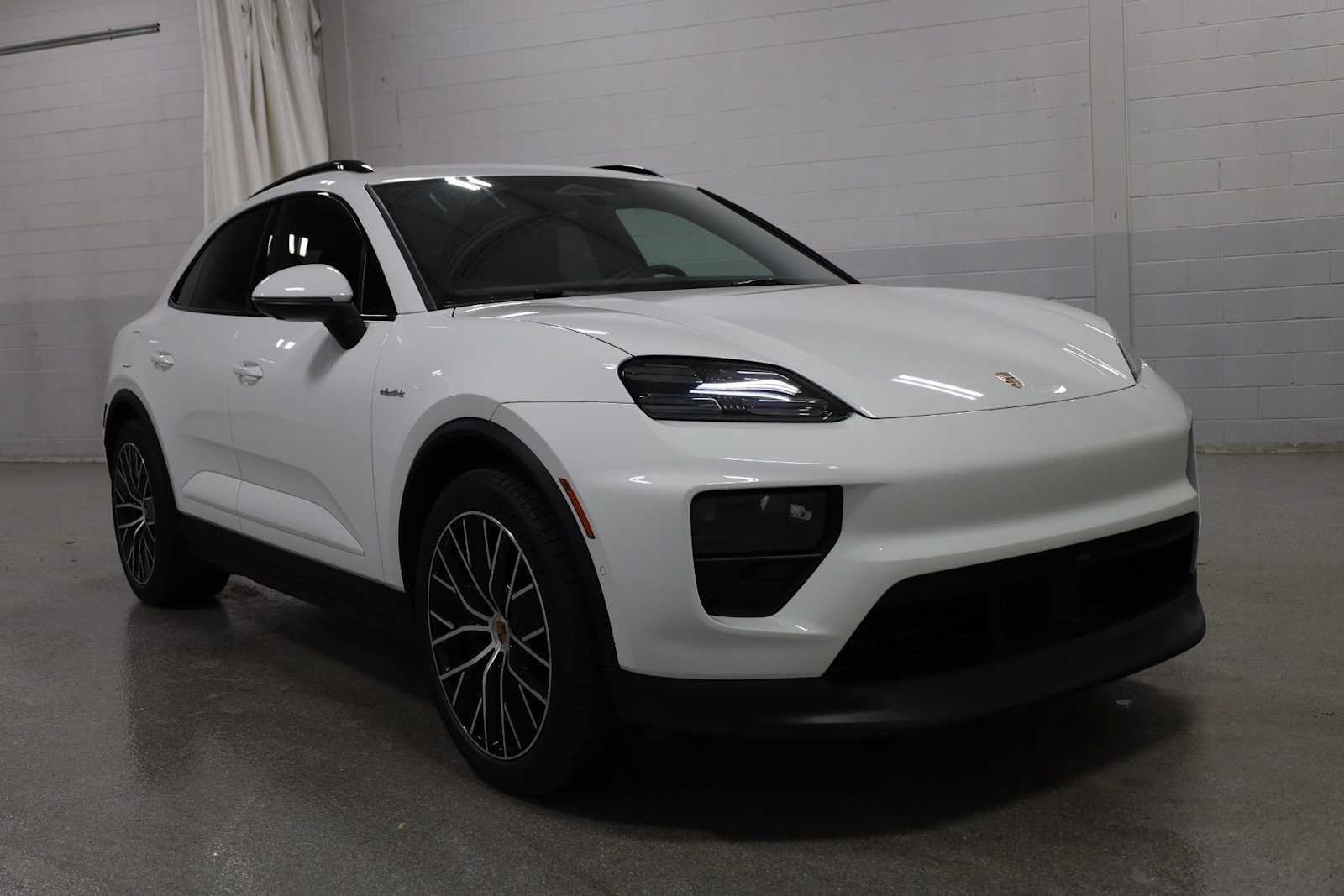 New 2026 Porsche Macan 4 Electric AWD/4WD image 14