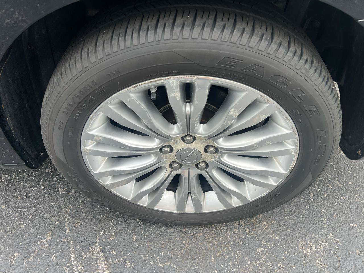 Used 2013 Chrysler 200 Touring FWD image 19