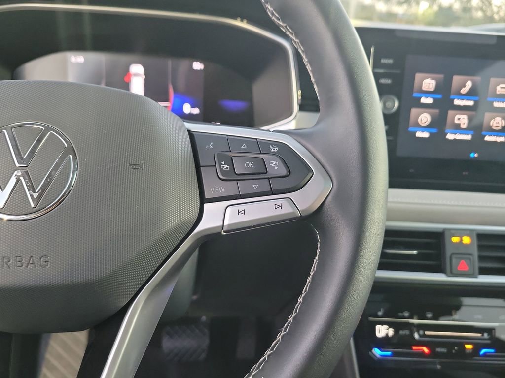 Used 2025 Volkswagen Taos SE w/ Panoramic Sunroof Package image 21