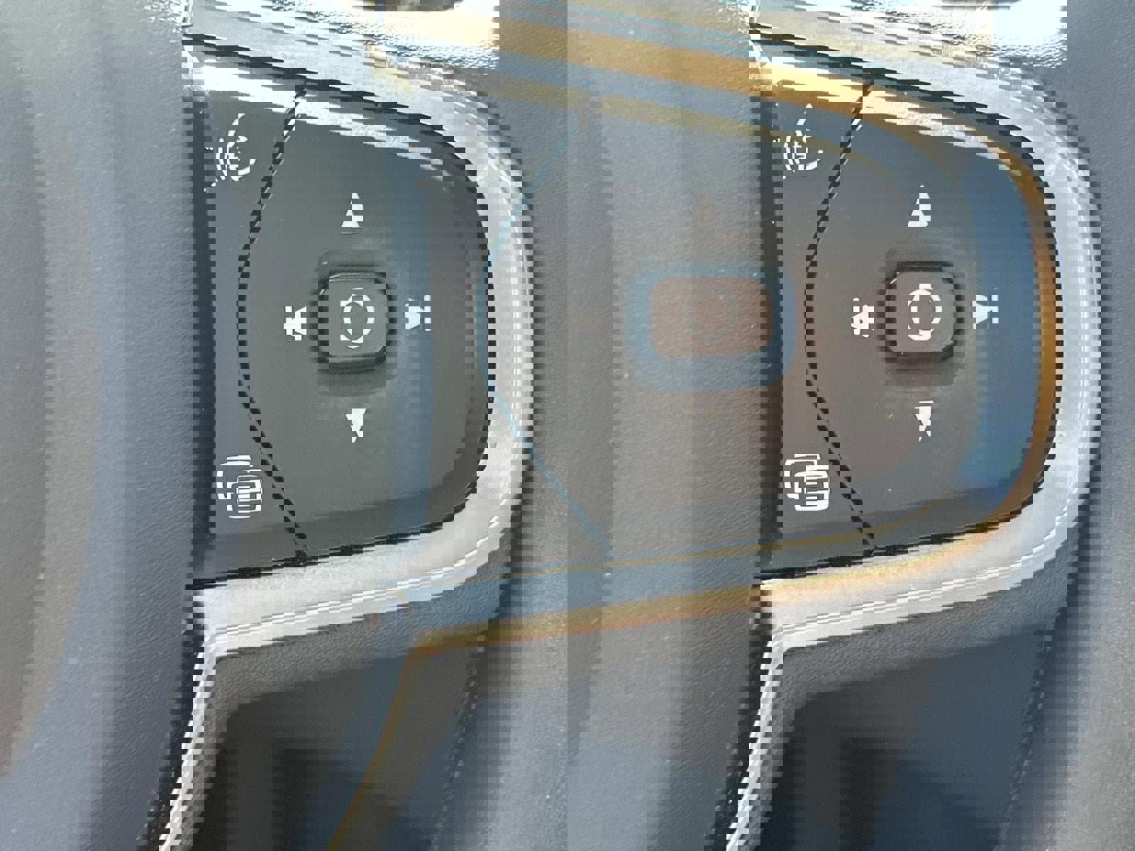 Certified 2024 Volvo XC60 B5 Core w/ Protection Package Premier image 24